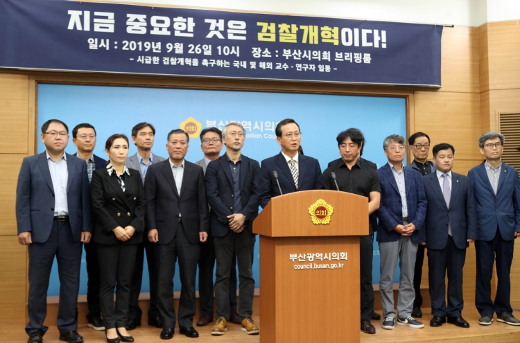 More than 4,000 academics call for prosecutorial reform, end to Cho Kuk probe