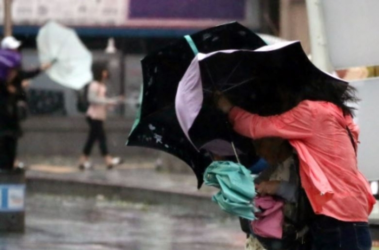 [Newsmaker] Typhoon Mitag to strike southern Korea this week