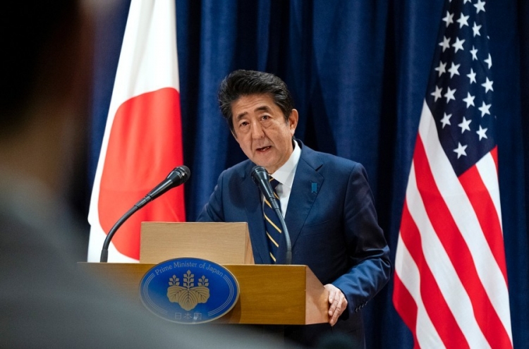 Abe wants summit with North Korea, keeps distance from South