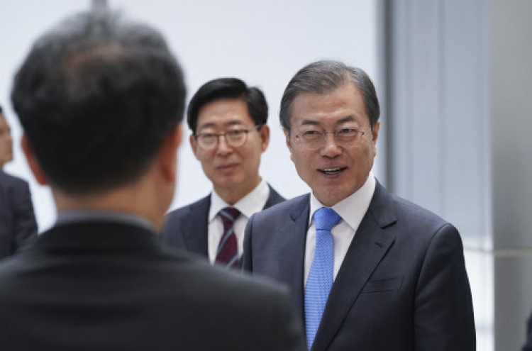 Moon to meet with Seoul-based foreign diplomats next Friday