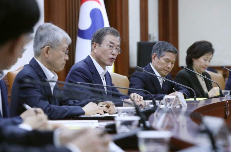 Moon urges more expansionary budget spending, signals no shift in key economic policy