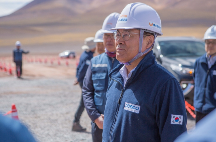 Posco chief visits Argentina to inspect lithium mining site