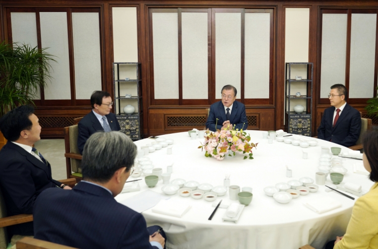 Moon meets ruling, opposition party leaders amid political stalemate