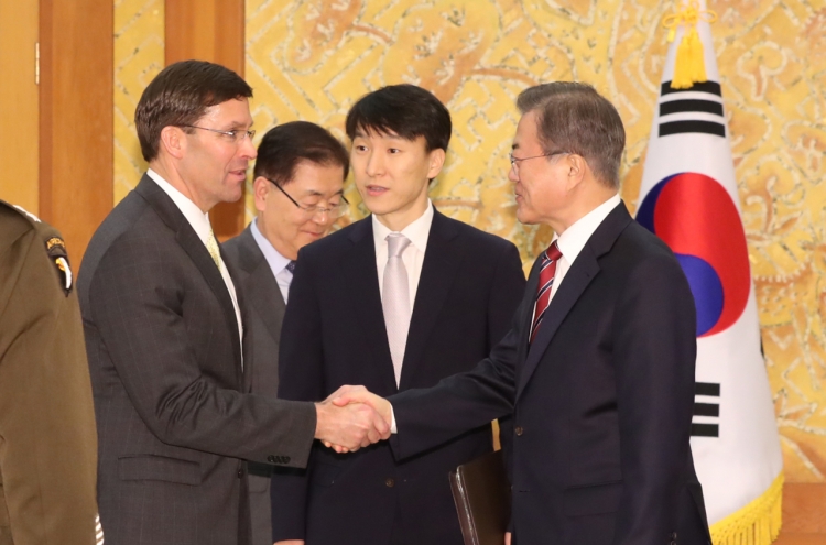 Moon meets Pentagon chief at Cheong Wa Dae