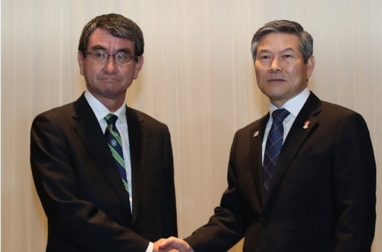 Korean, Japanese defense ministers reconfirm differences on GSOMIA