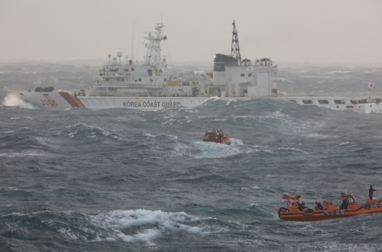 [Newsmaker] 3 of 14 crew dead, 1 missing, after boat capsizes off Jeju