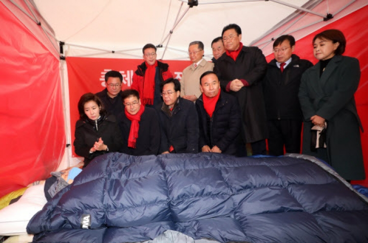 Opposition leader continues hunger strike for 7th day amid calls for removal of tent