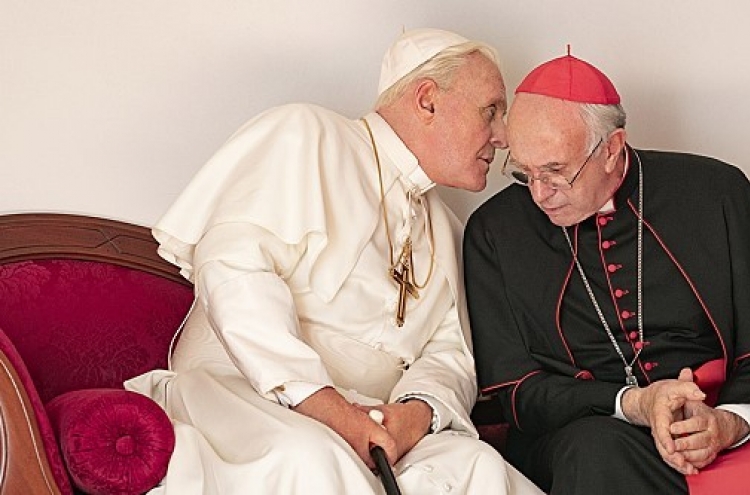 [Herald Review] Two’s company: Hopkins and Pryce enliven papal buddy film ‘The Two Popes’