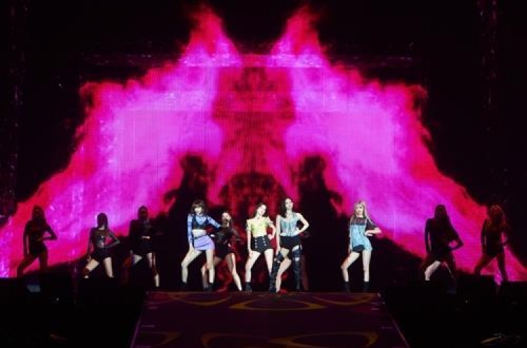 BLACKPINK cheered by 55,000 fans at Tokyo Dome concert