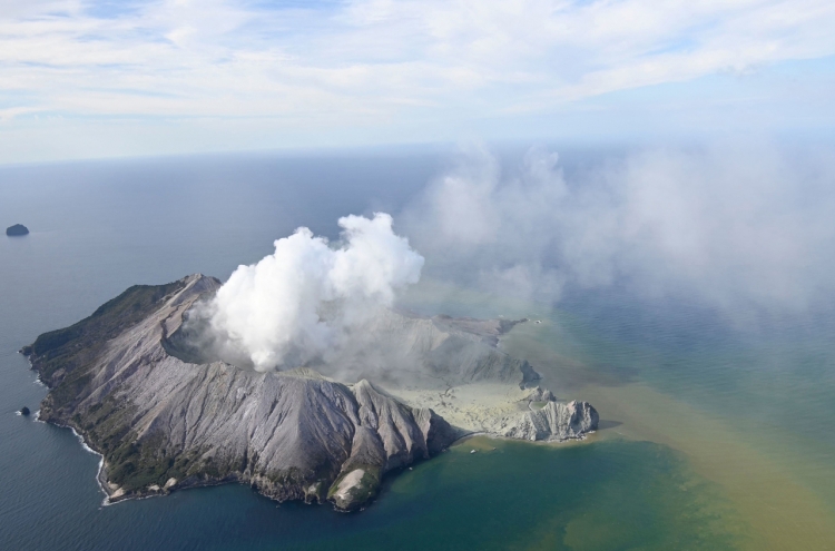 Heroism, devastation after deadly N. Zealand volcano eruption