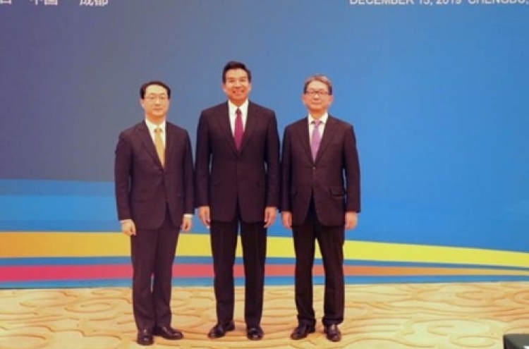 Senior diplomats of S. Korea, China, Japan met ahead of trilateral summit