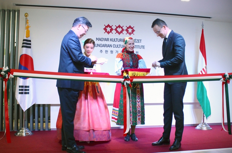 [Diplomatic circuit] First Hungarian cultural center opens in Korea