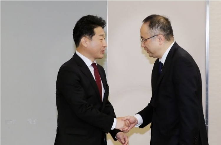 S. Korea, Japan begin high-level talks over trade war
