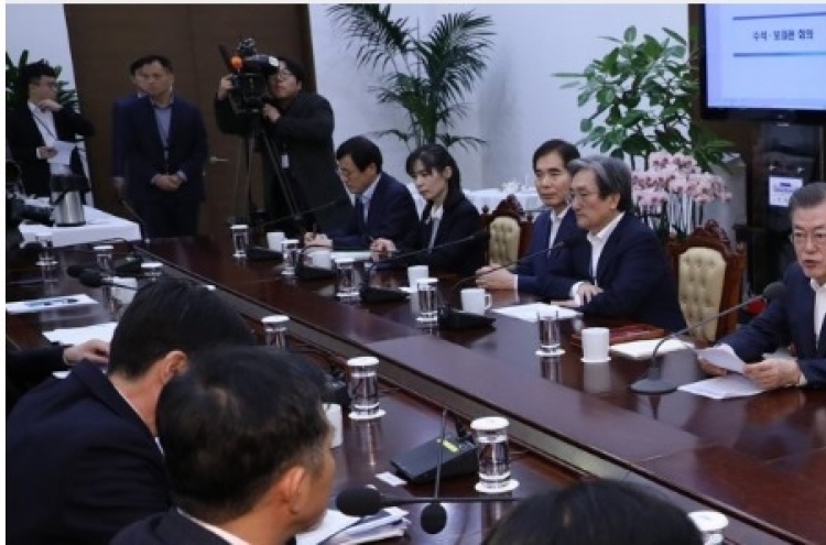 Moon urges special measures to create jobs for those in 40s