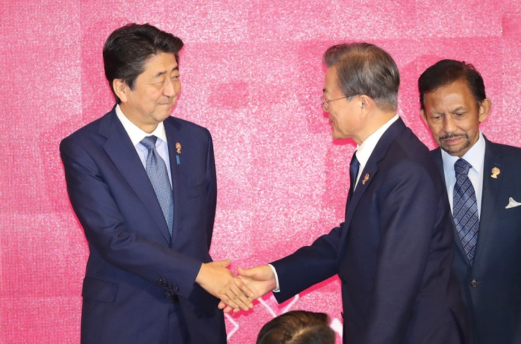 Moon to hold bilateral summit with Abe in China next week