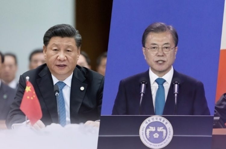 Moon to hold bilateral summit with Abe in China on Tuesday : Cheong Wa Dae