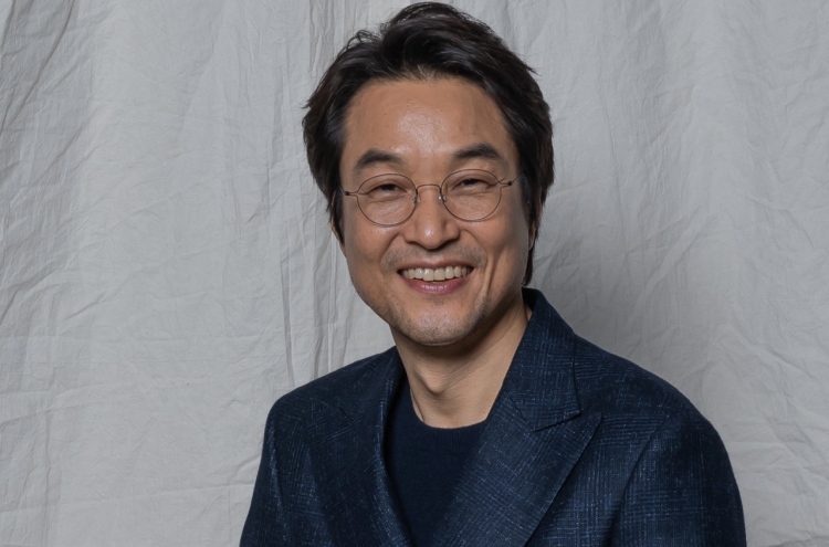[Herald Interview] Han Suk-kyu discusses finding the man within the great monarch
