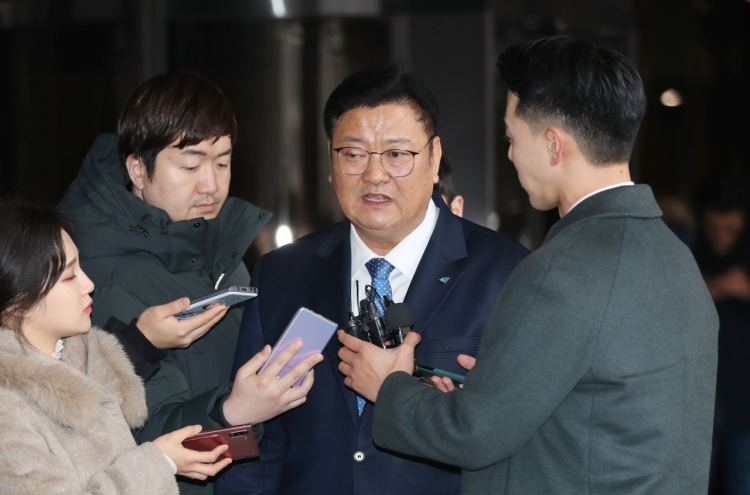 Prosecutors question key witnesses in Ulsan mayoral election scandal