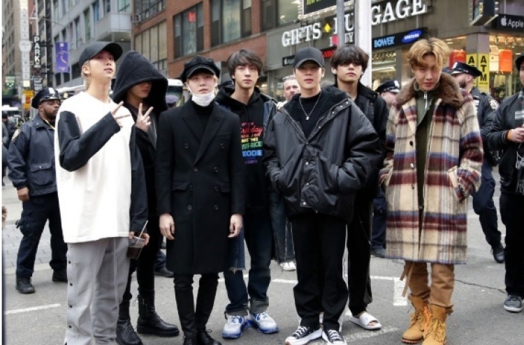 세밑 美타임스스퀘어 점령한 BTS팬…"광장 절반 채운다"