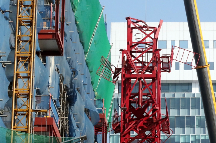 [Newsmaker] 2 dead, 1 injured in Incheon crane collapse