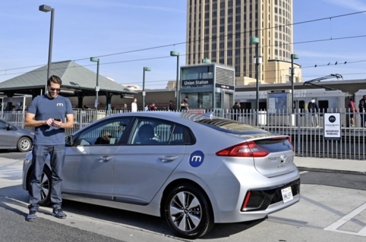 Hyundai Motor steps up car-sharing business in Los Angeles
