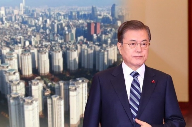 Moon's approval rating rises to 47% after 2020 message: Gallup