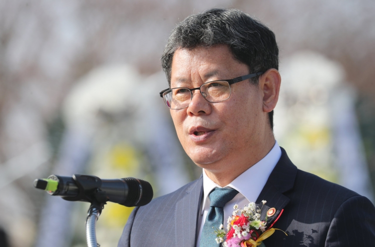 Seoul mulls providing financial aid to separated families for NK visit: minister