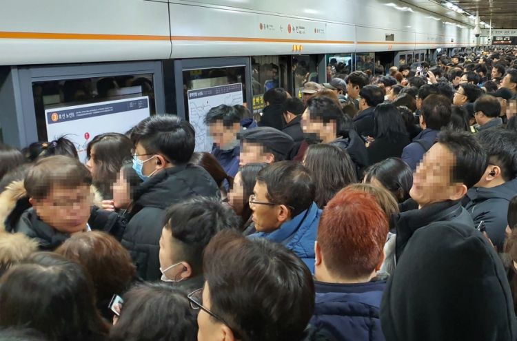 2.7b passengers used Seoul metro last year