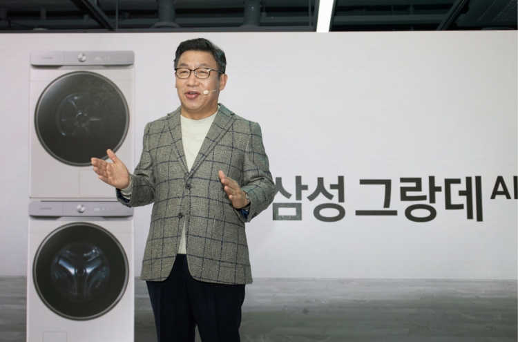 Samsung’s appliance head touts upcoming Galaxy Home Mini speaker