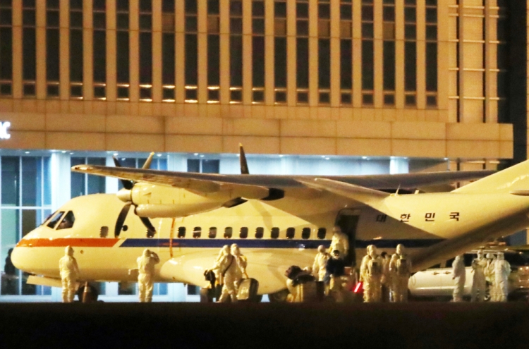 S. Korean presidential plane arrives back from Japan with 7 evacuees aboard