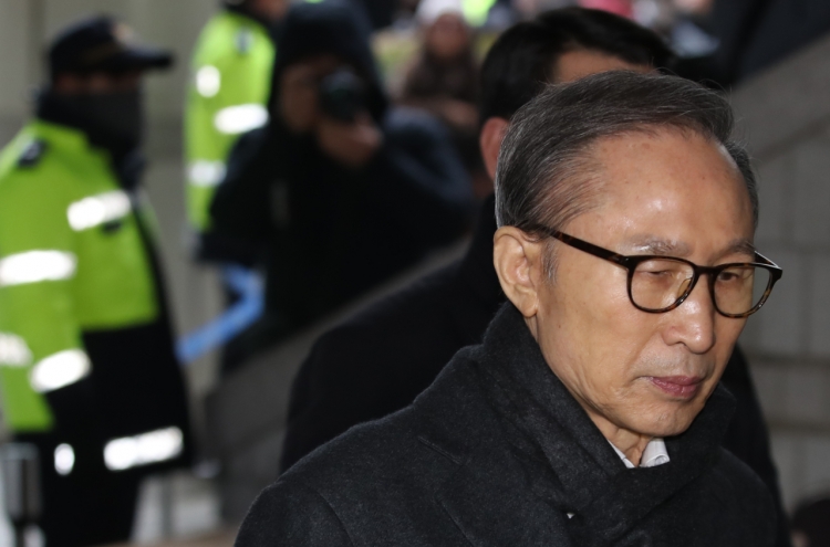 Appeals court raises prison term for ex-President Lee Myung-bak, bail canceled