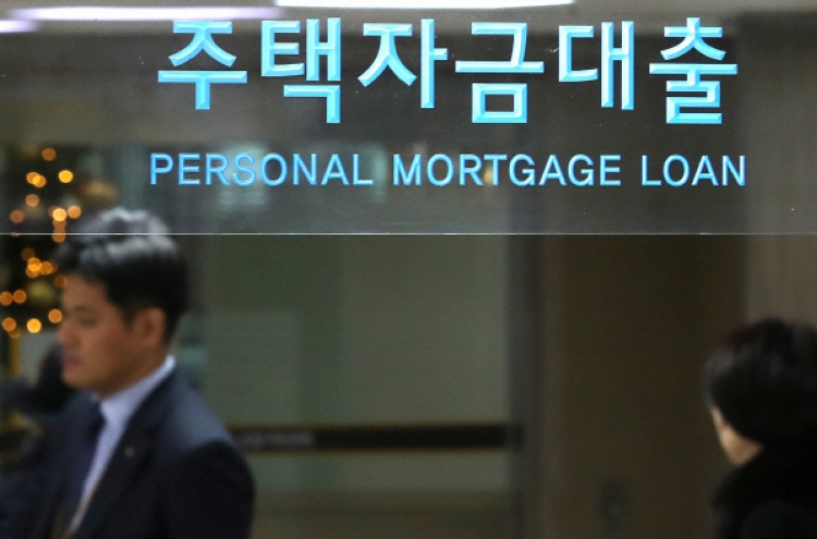 Demand for personal credit loan grows, home loans falls