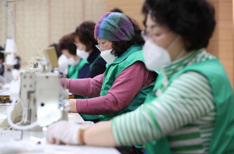 S. Korea to sharply restrict face mask exports, rev up weekend production
