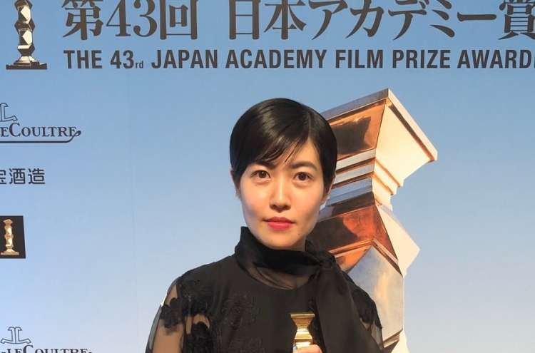 Shim Eun-kyung nabs best actress prize at Japanese film award