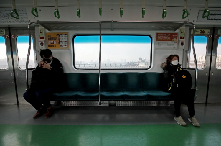 Public transportation use in Seoul sinks amid virus angst
