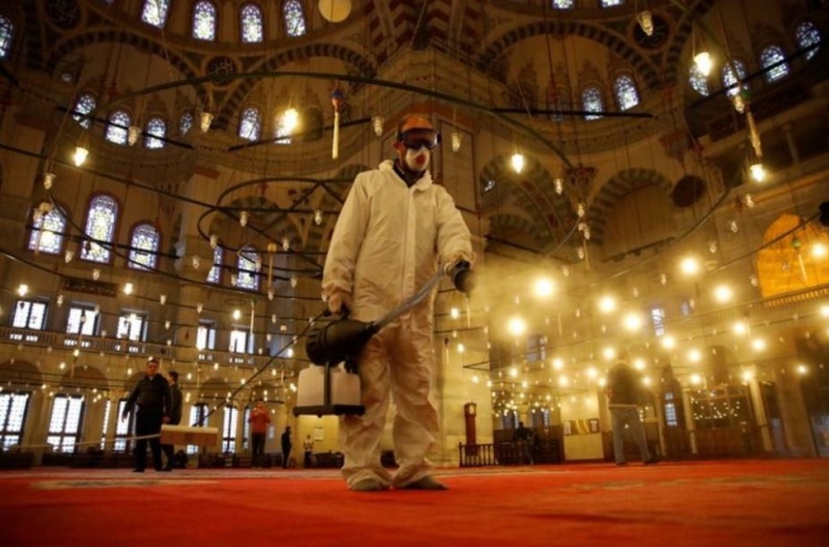 Turkey quarantines thousands of pilgrims returning from Saudi Arabia