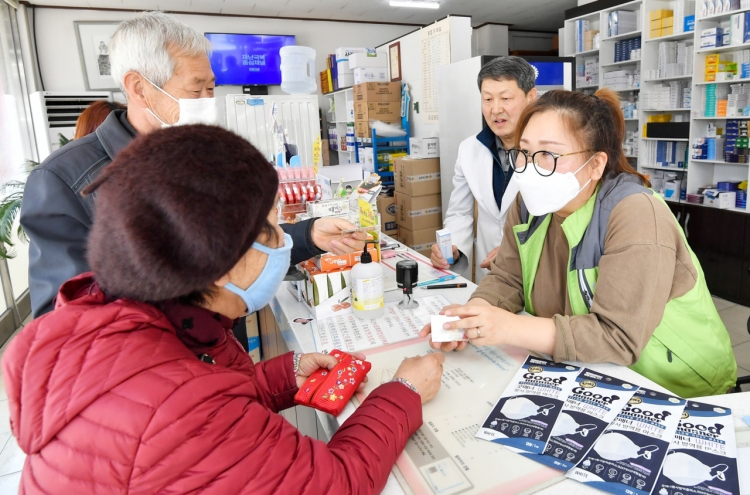 Helping hand to relieve overloaded pharmacies in mask distribution
