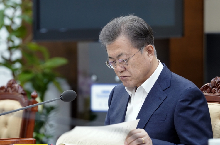 Moon against discussing permanent change in academic calendar, Cheong Wa Dae says