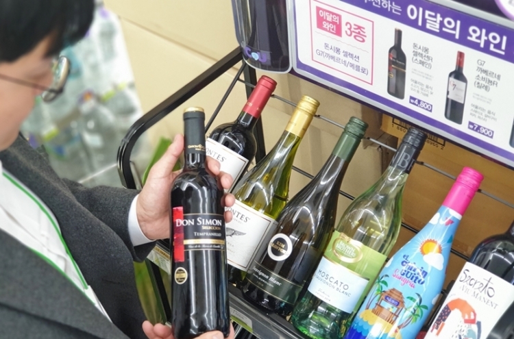 Koreans choose to drink at home during virus quarantine