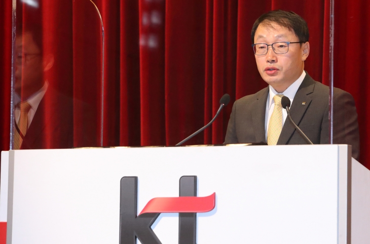 KT’s new chief gets rid of chairman title
