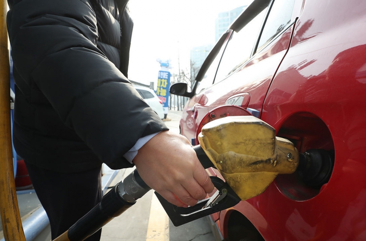 Gasoline prices dip to 1-year low