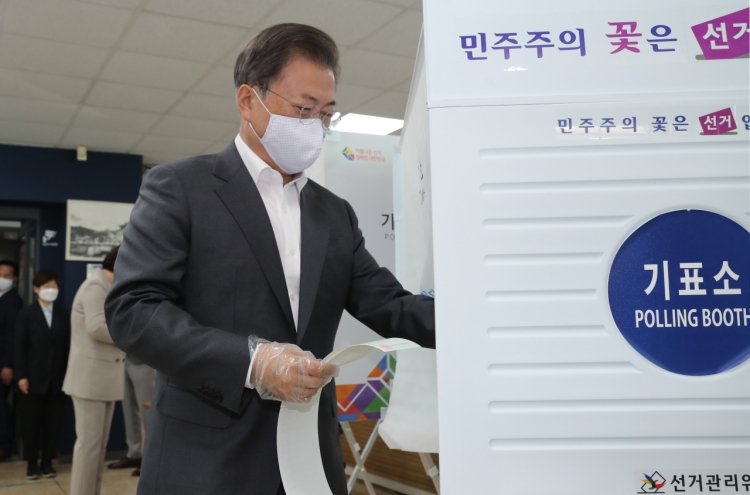 Moon casts early vote for next week's general elections