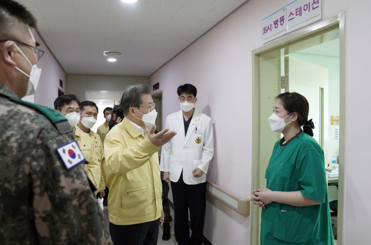 10 workers at military hospital test negative for virus