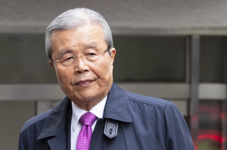Kim Chong-in agrees to head main opposition party despite resistance