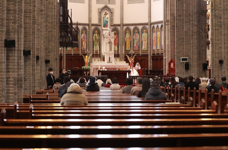 S. Koreans cautiously join religious events amid eased social distancing