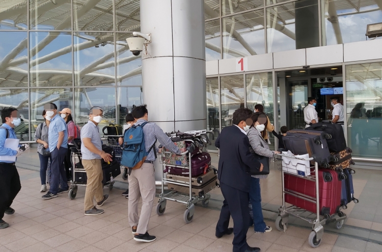 More than 130 S. Koreans leave Egypt on chartered flight