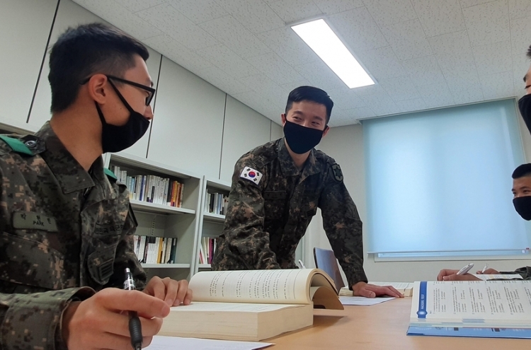 영주권 포기 후 자원입대 병사 미 3개 명문 법대 합격 화제