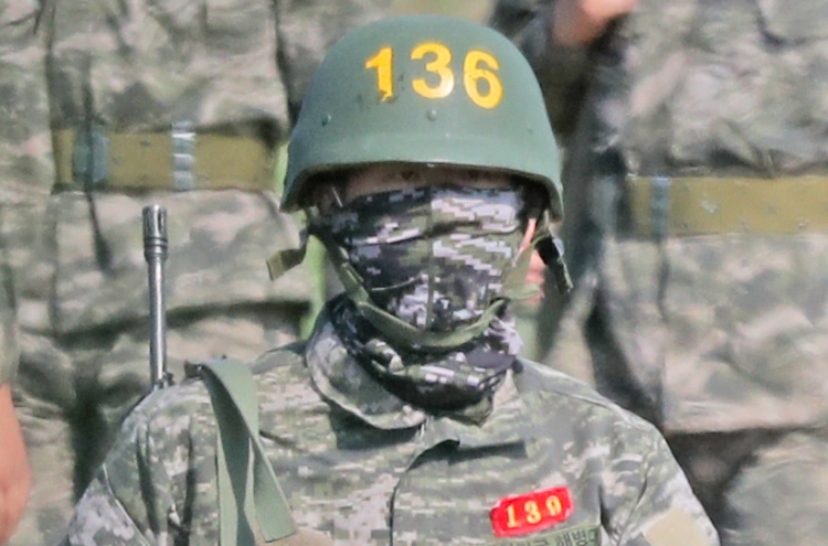 손흥민 '방탄모 쓰고 사격훈련', 영국 언론 '뜨거운 반응'