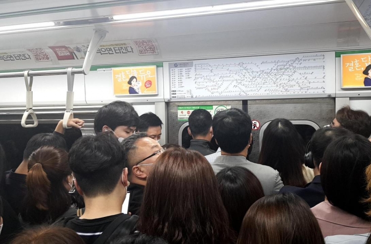 Subway passengers in Seoul required to wear masks during crowded hours