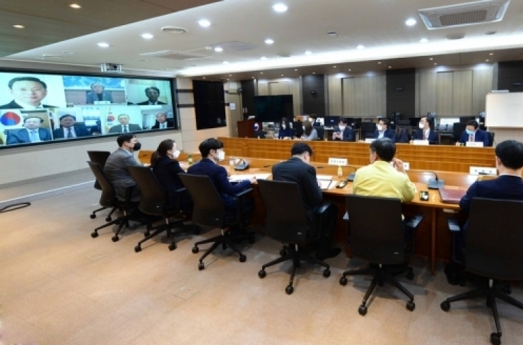 FM Kang discusses biz support with mission chiefs in Middle East amid virus outbreak